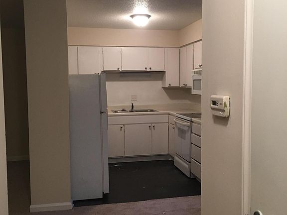 Kitchen & Dining Area