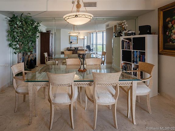 4th image of 20185 E Country Club Dr APT 1009