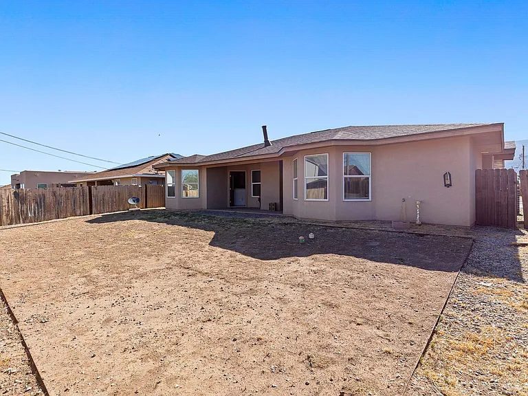 600 Coronado Dr — Photo 32
