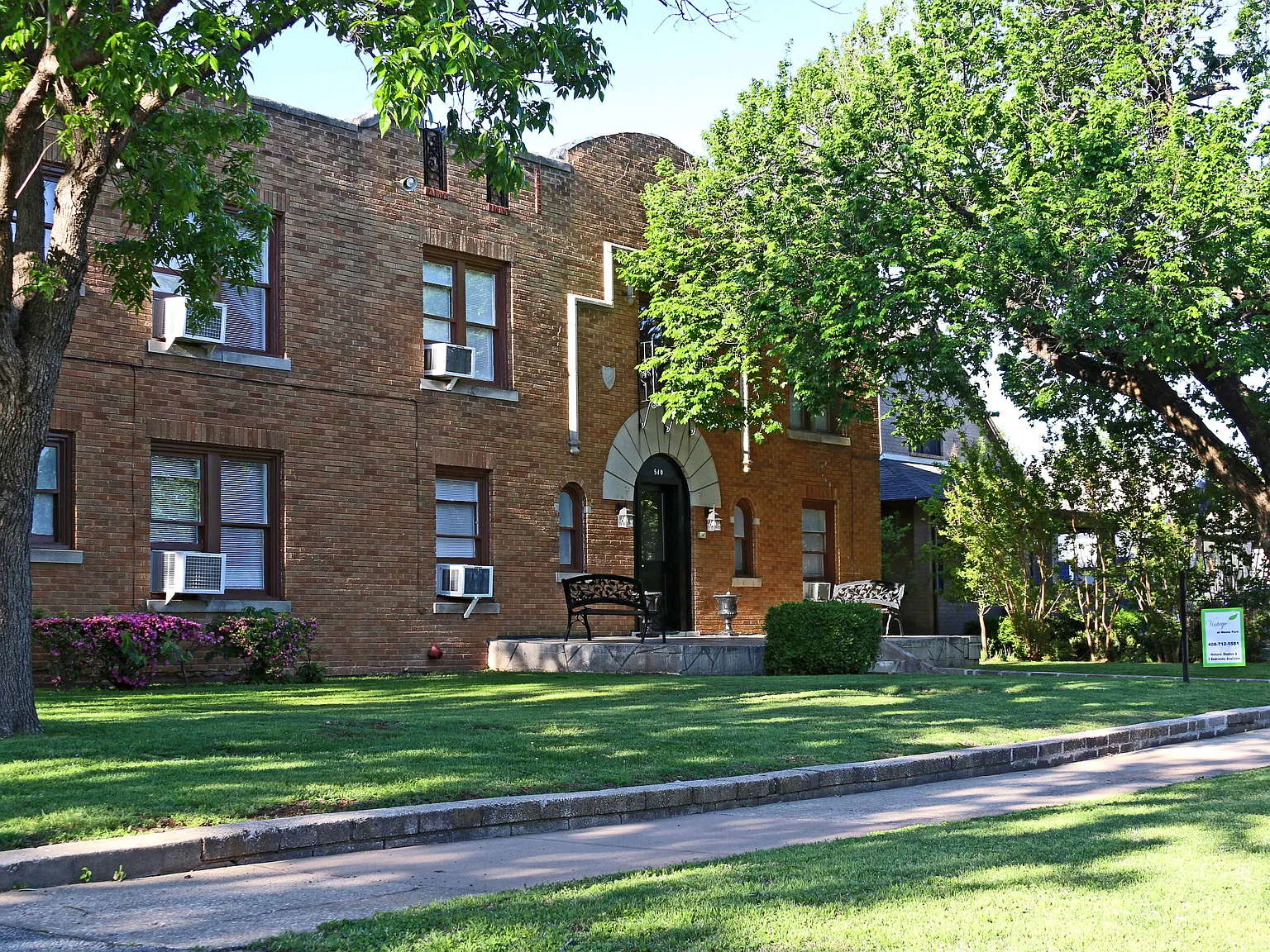 The Vintage at Mesta Park — Photo 3