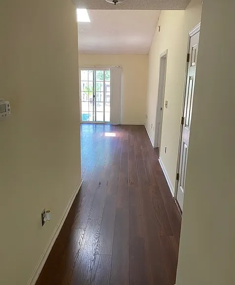 1490 Amanda Park Ln — Photo 3