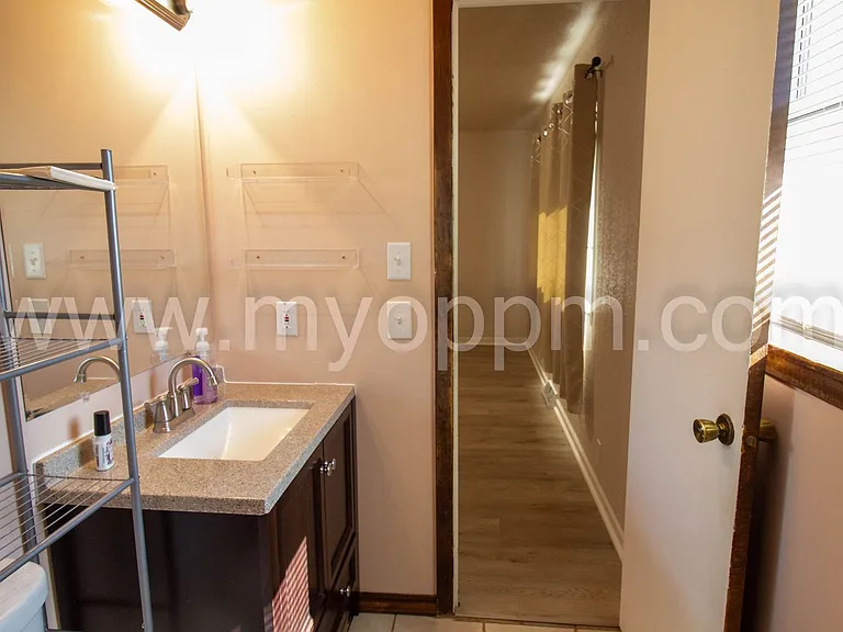 6711 S 75th Ave — Photo 14