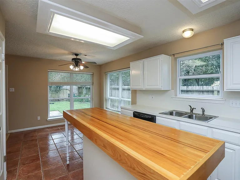 22815 Red River Dr — Photo 7