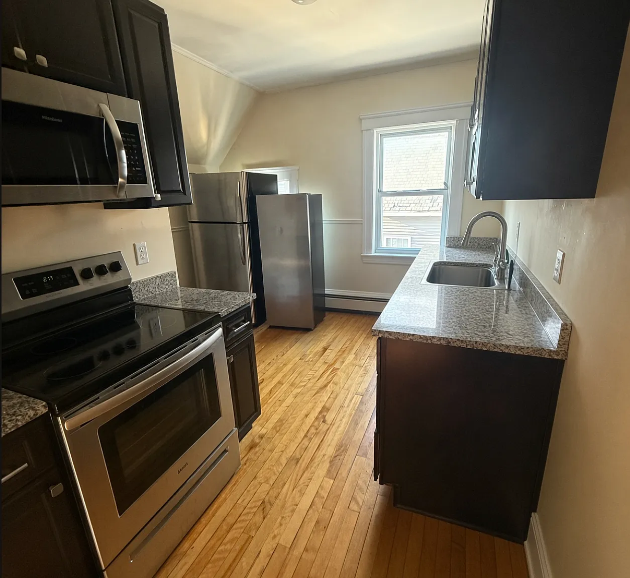 3 bed, 950 sqft, $2,500 — Photo 1