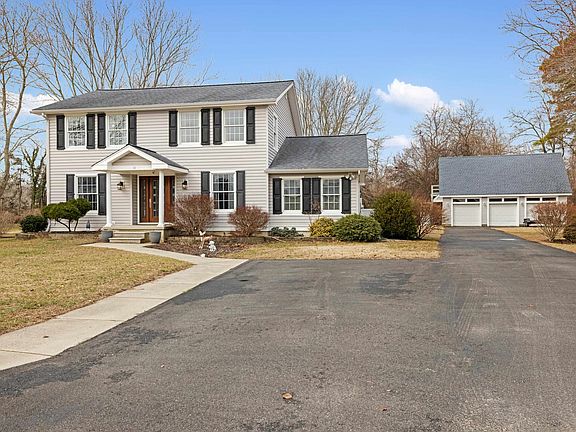 2nd image of 14 Wakefield Pl N