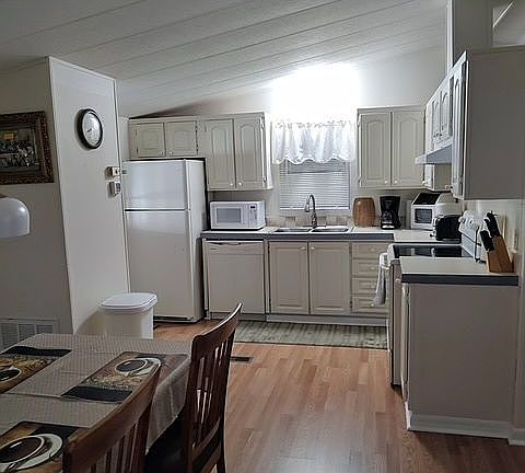 2nd image of 263 Bearwoods Ct