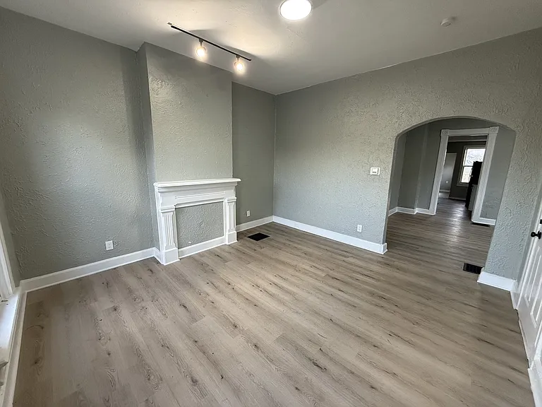 222 Clover St — Photo 3
