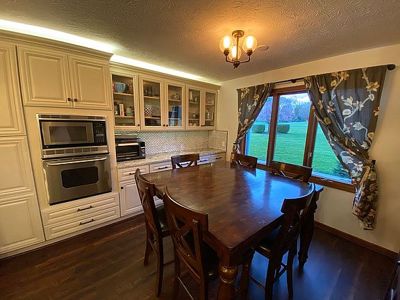 Eat in kitchen 