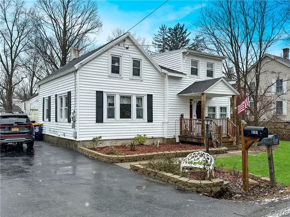 9296 Mallory Rd, New Hartford, NY 13413