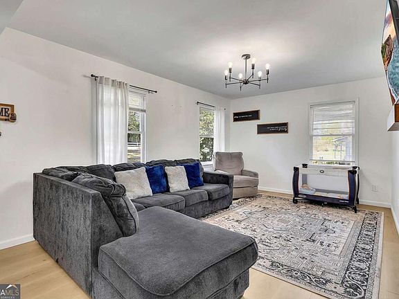 5th image of 2328 Carnes Rd