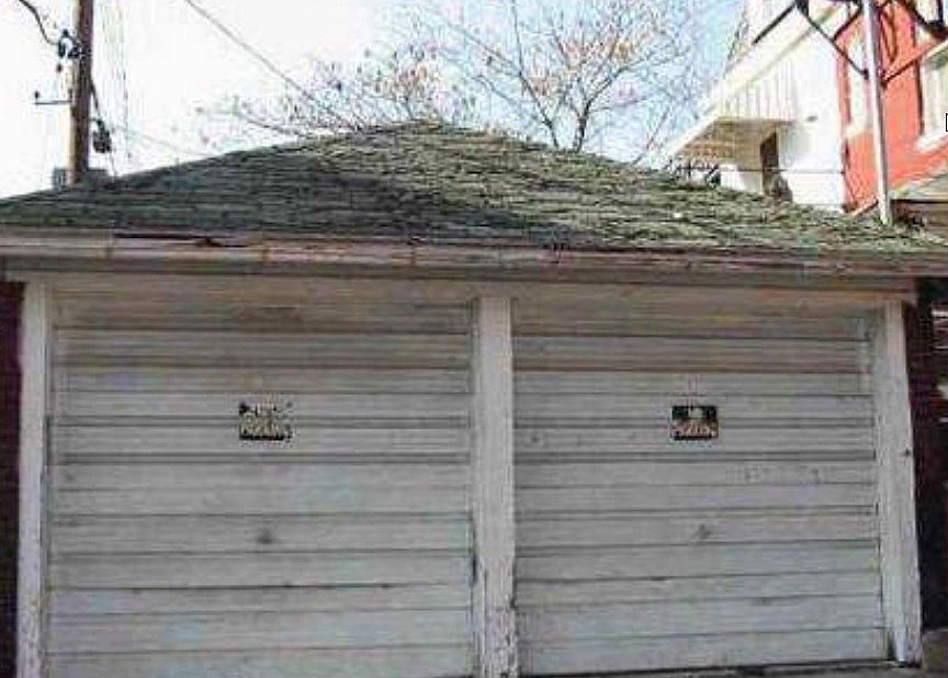 2nd image of 700 W King St