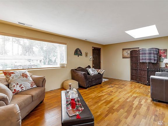 3rd image of 4907 19th Ave SE