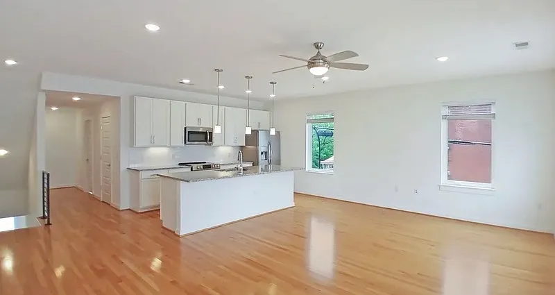 3 bed, 2.5 bath, 1885 sqft, $2,395 — Photo 3