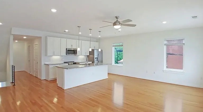 1219 Bainbridge St #B — Photo 3