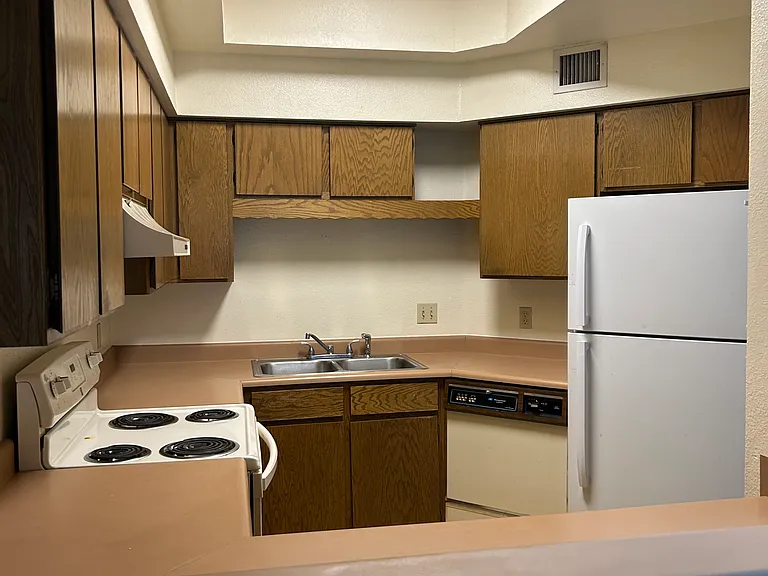 4005 N Goodwin Cir — Photo 10