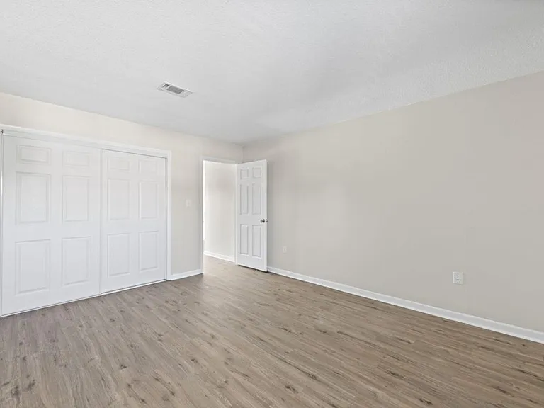 406 Marshall Ct NW #7 — Photo 11