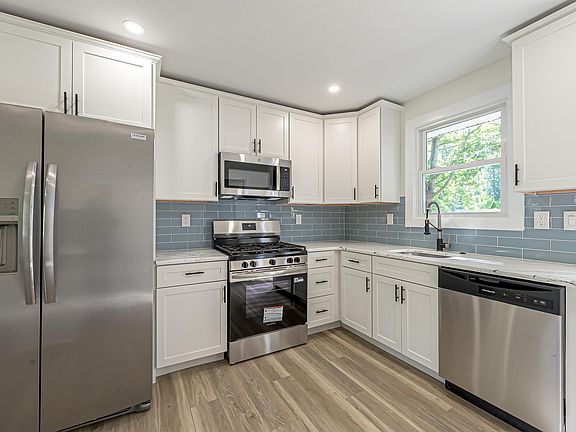 4th image of 310 Sandy Ln