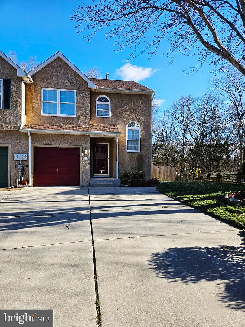 30 Meadow Ct photo 1