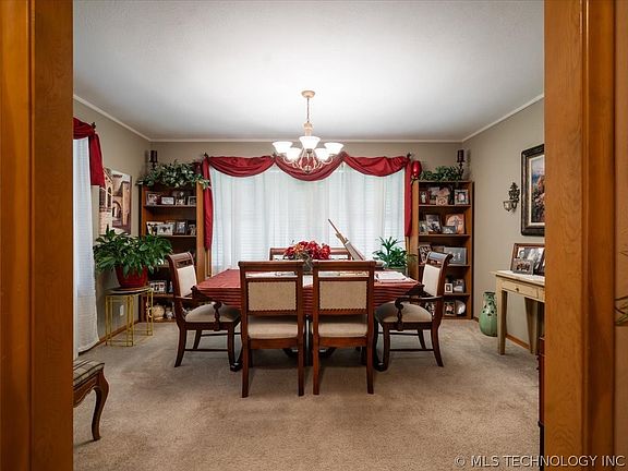5th image of 914 SE Delaware Ave