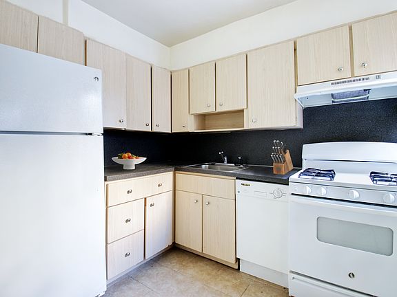 5th image of 6864 Yellowstone Blvd #B36
