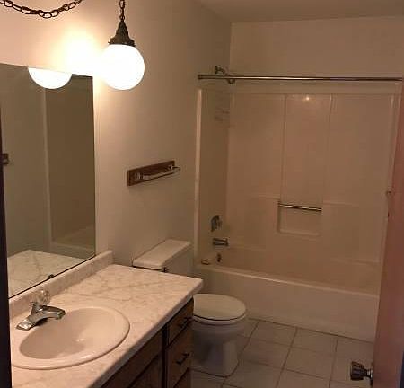 3rd image of 806 Southview Dr