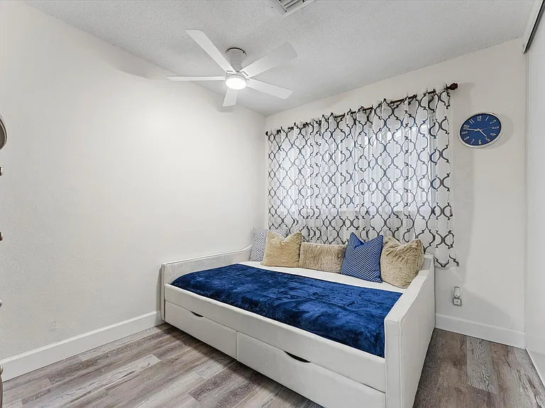 6515 SW 8th Pl — Photo 26