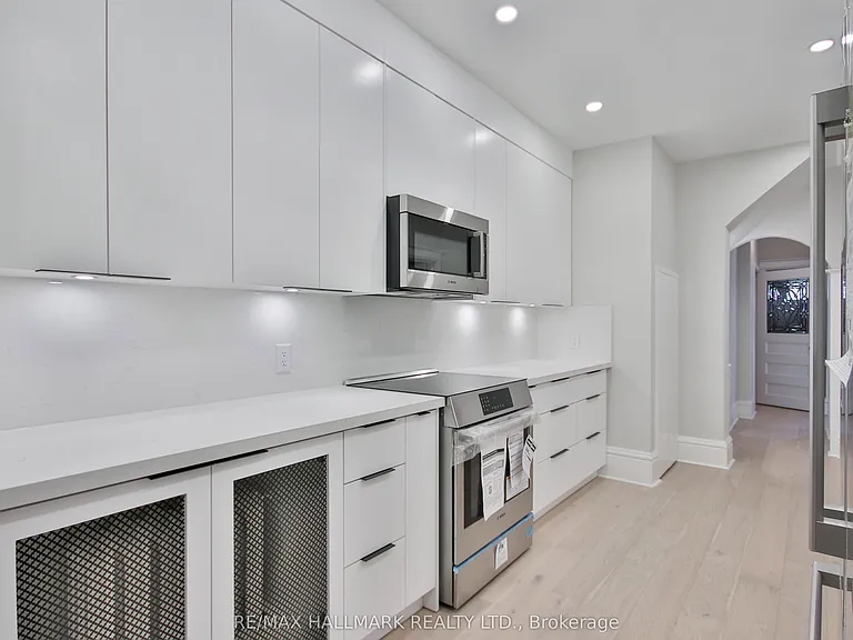 639 Broadview Ave #MAIN FL — Photo 21