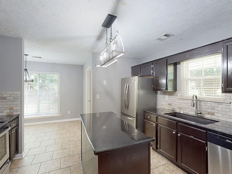 226 Meadow Oaks Ct — Photo 3