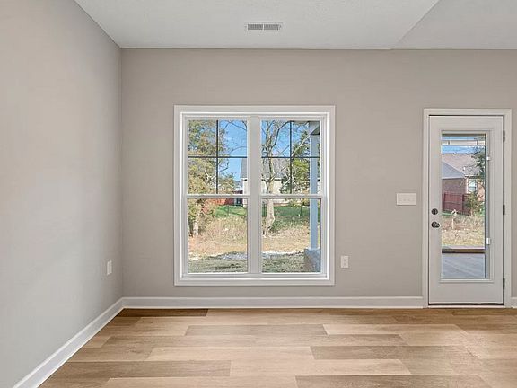 4th image of 2640 Cedrus Ave