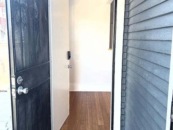 2nd image of 1820 1/2 Scott Ave