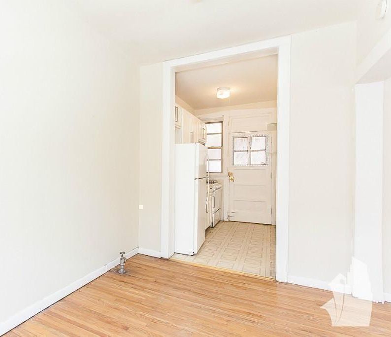 1st image of 622 W Barry Ave #0