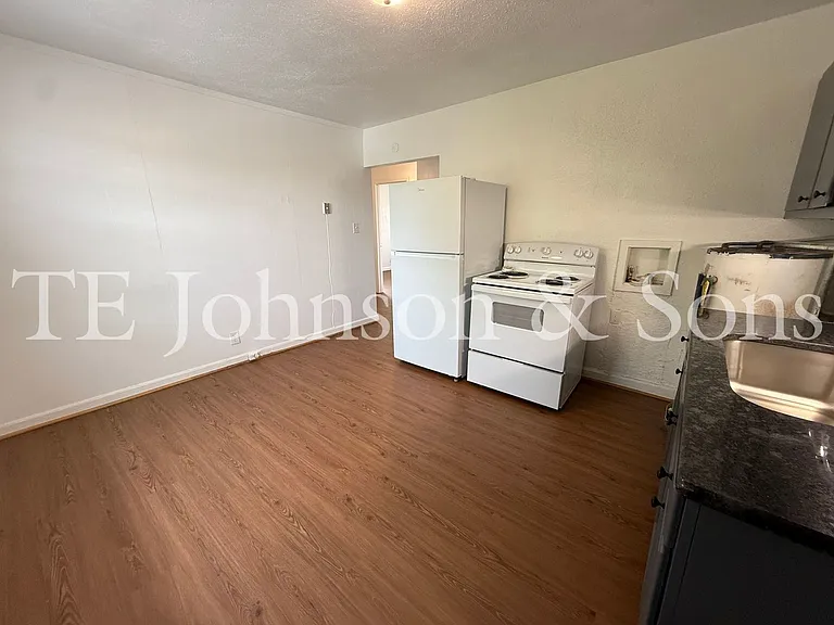 1137 N Cameron Ave #C — Photo 4