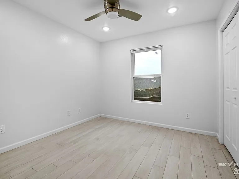731 S Erika Ave — Photo 15