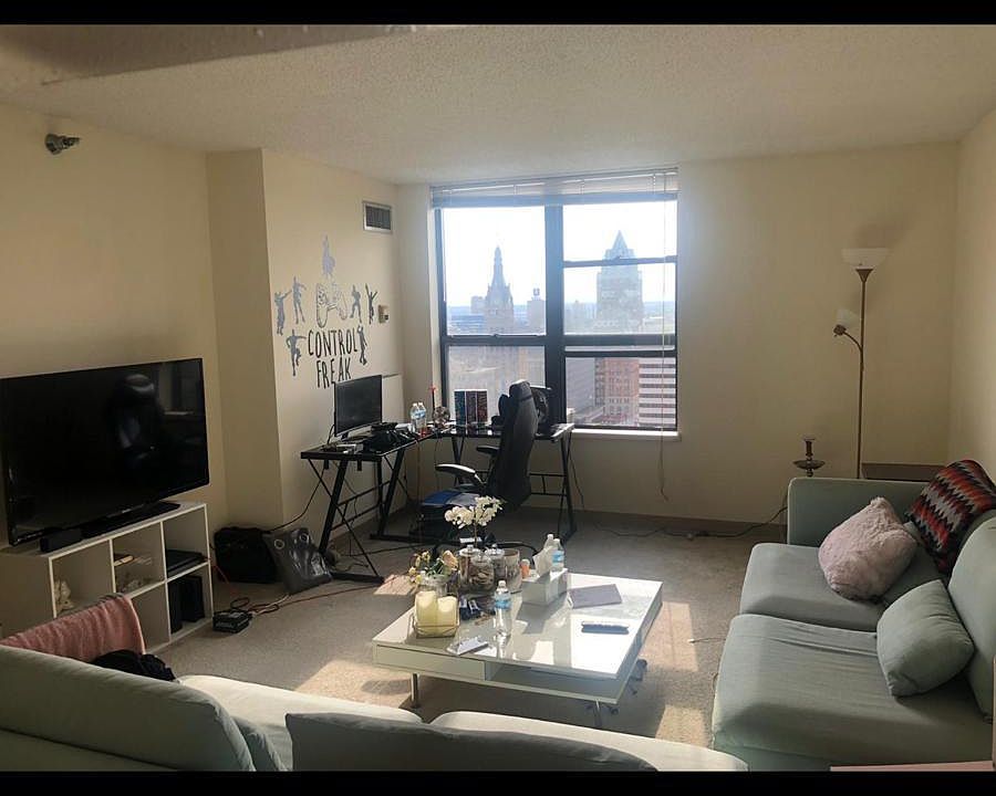 1st image of 626 E Kilbourn Ave #2003