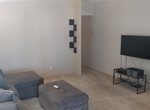 3rd image of 5804 Eureka Ln