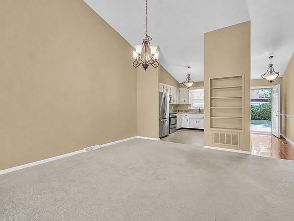 5th image of 318 Kingswood Ct