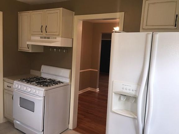 4th image of 8307 Foster St