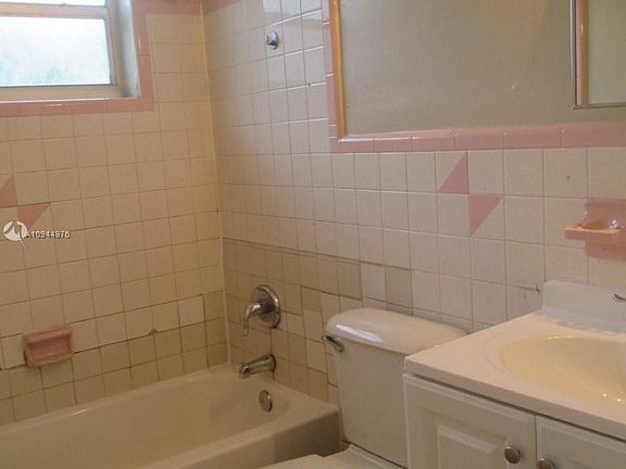 5th image of 14990 NE 5th Ct #4