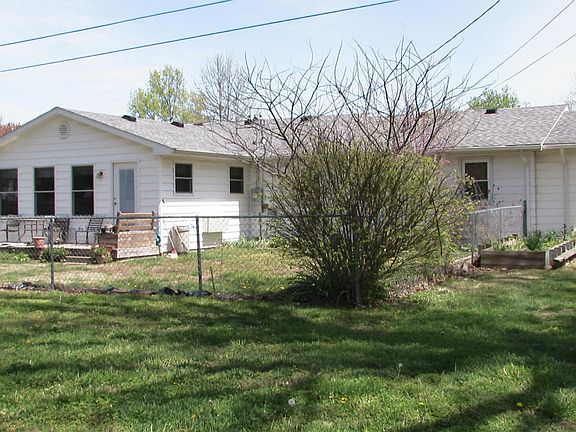 3rd image of 111 Weisbrook Ln