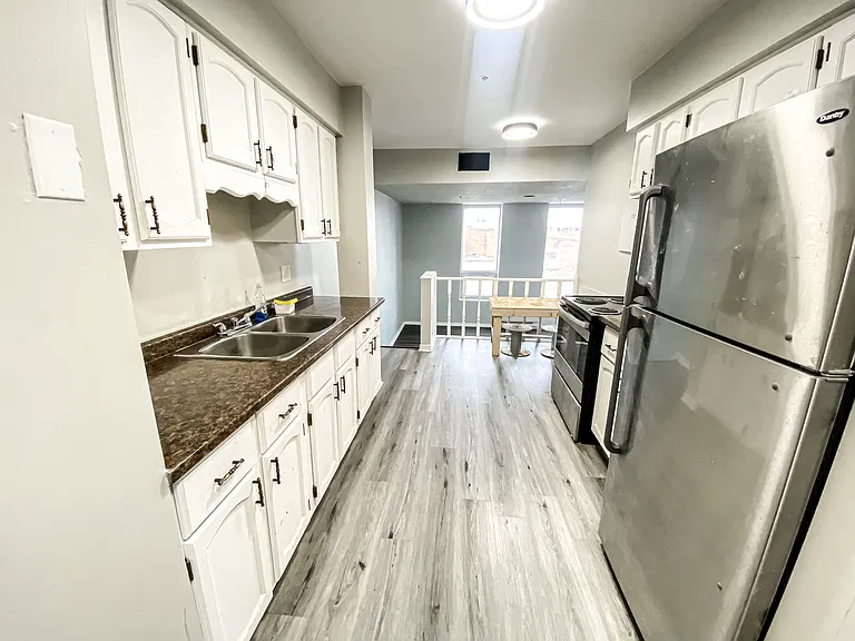 51 King St W #302 — Photo 2