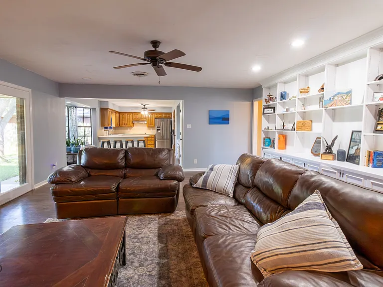 1535 Primrose Dr — Photo 7