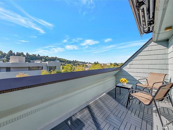4th image of 3030 80th Ave SE Unit 509