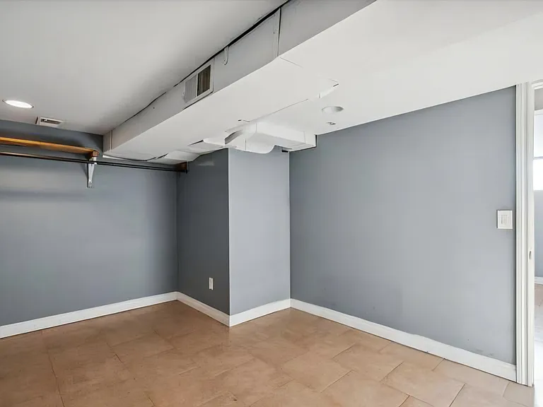 1661 Grant Ave — Photo 21