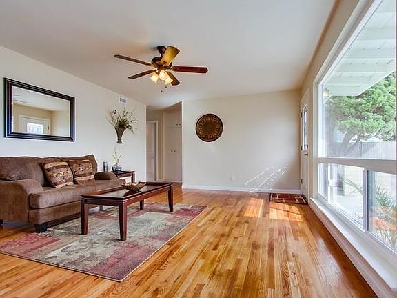 3rd image of 4722 Tobey St