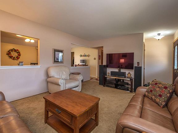 5th image of 266 Willow Dr