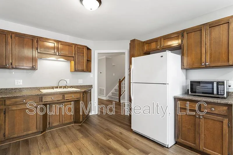 3 bed, 2.5 bath, 2150 sqft, $1,950 — Photo 4