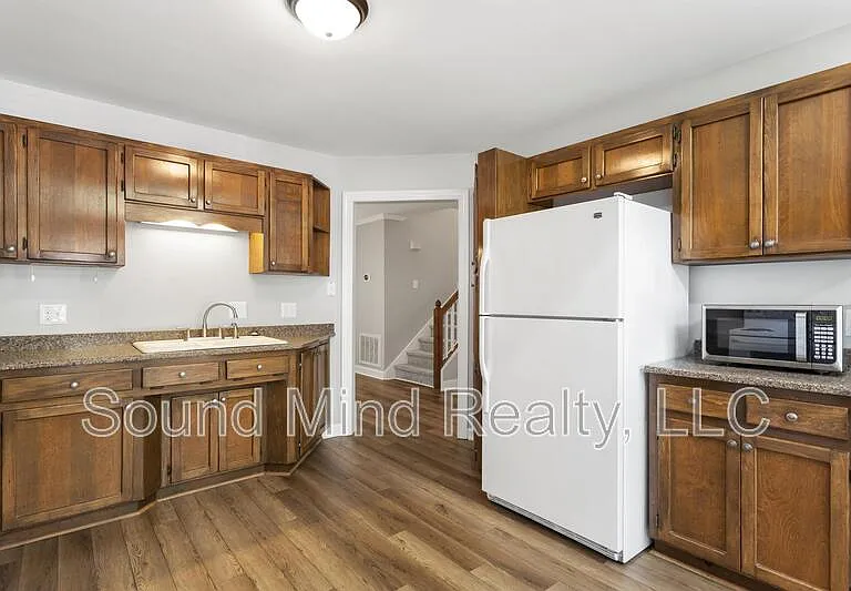 112 Lomond Ln — Photo 4
