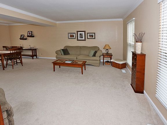 5th image of 12104 Foxpoint Dr