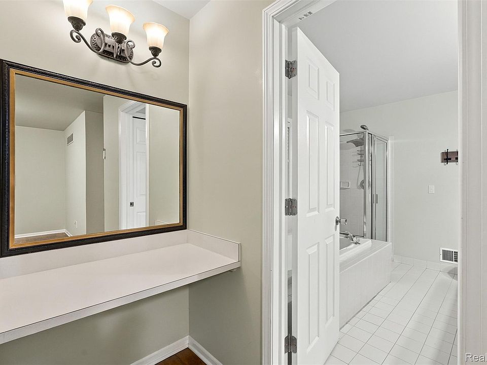 50576 Commons Dr, photo 24