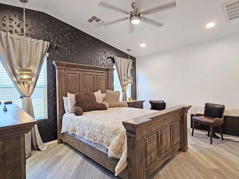 3913 S 185th Ln — Photo 20